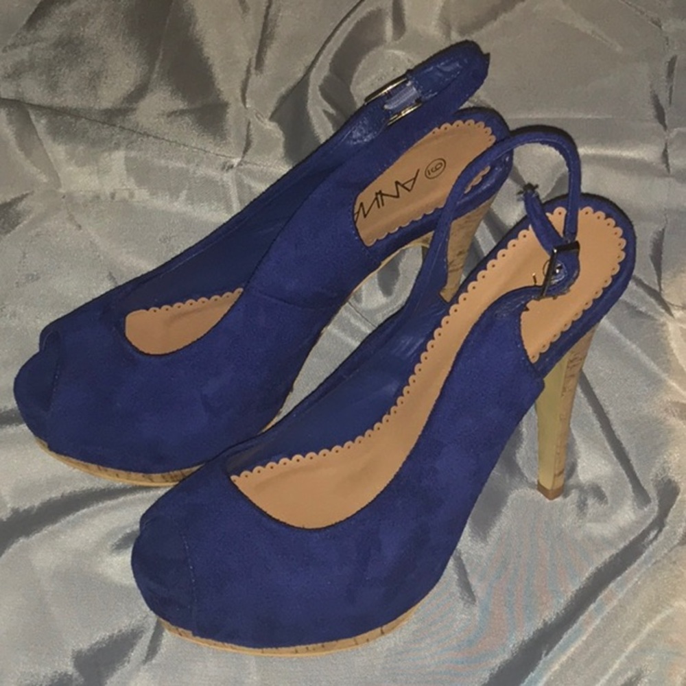 SUEDE PLATFORM HEELS